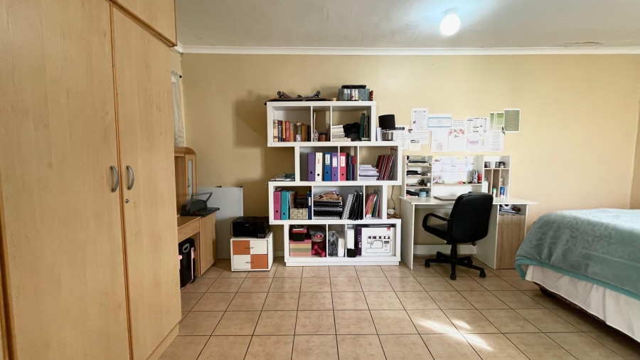 6 Bedroom Property for Sale in Onverwacht Western Cape